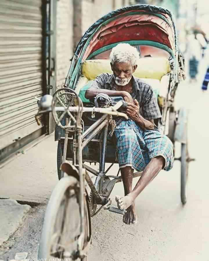 A Young Boy and A Rickshaw Puller: Heart Touching Story Of This Pandemic